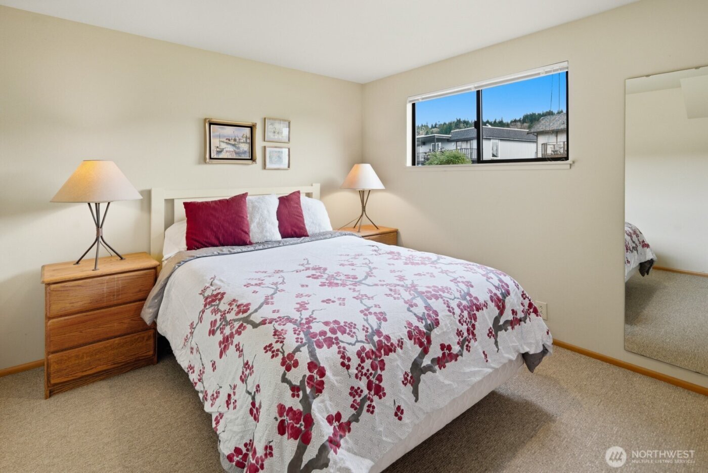 8208 Sandy Hook Drive , Clinton, WA 98236