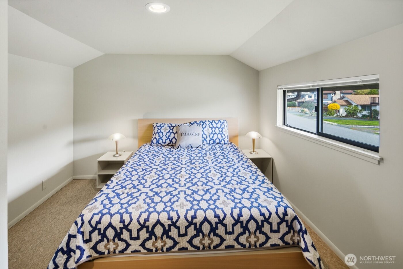 8208 Sandy Hook Drive , Clinton, WA 98236