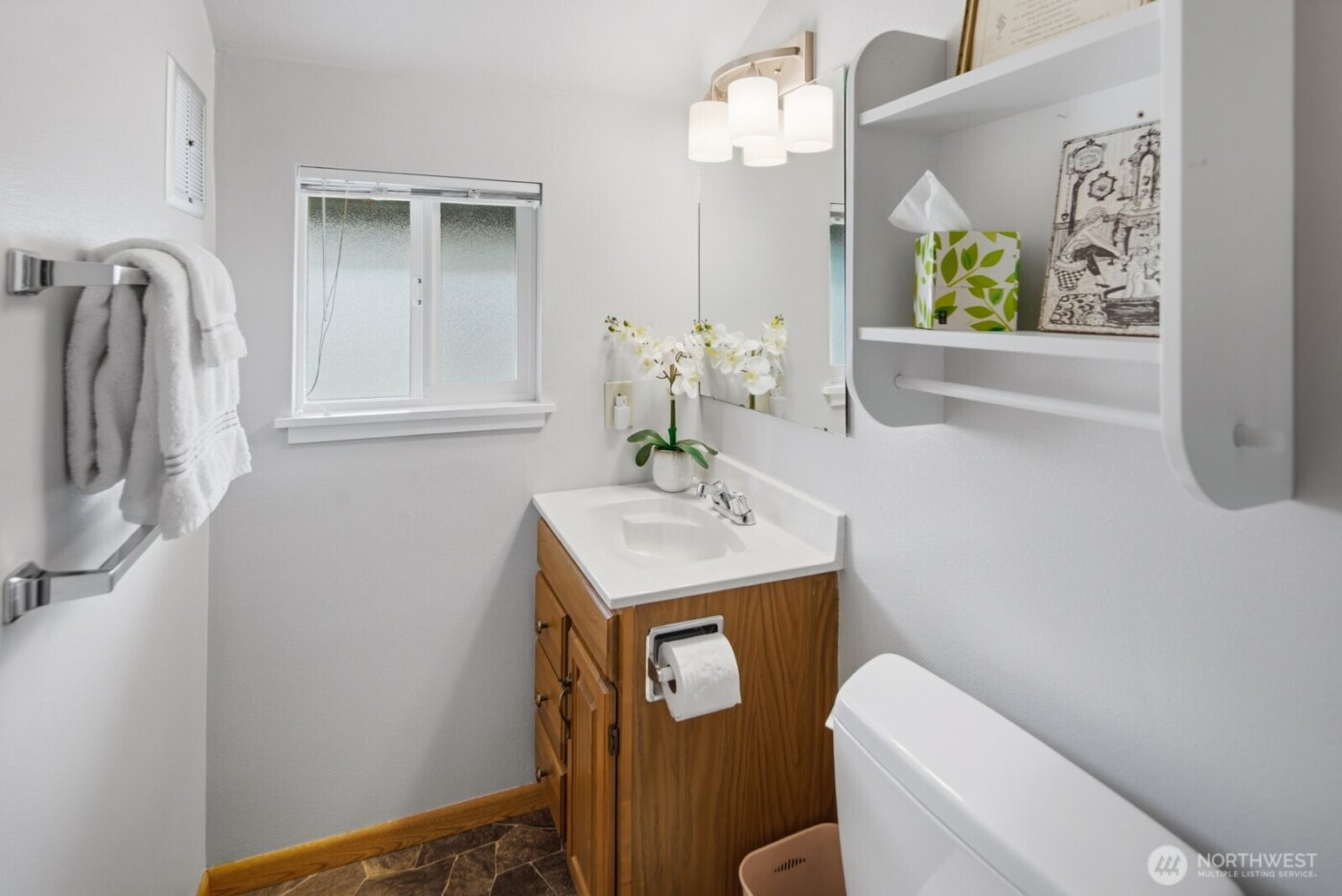 8208 Sandy Hook Drive , Clinton, WA 98236