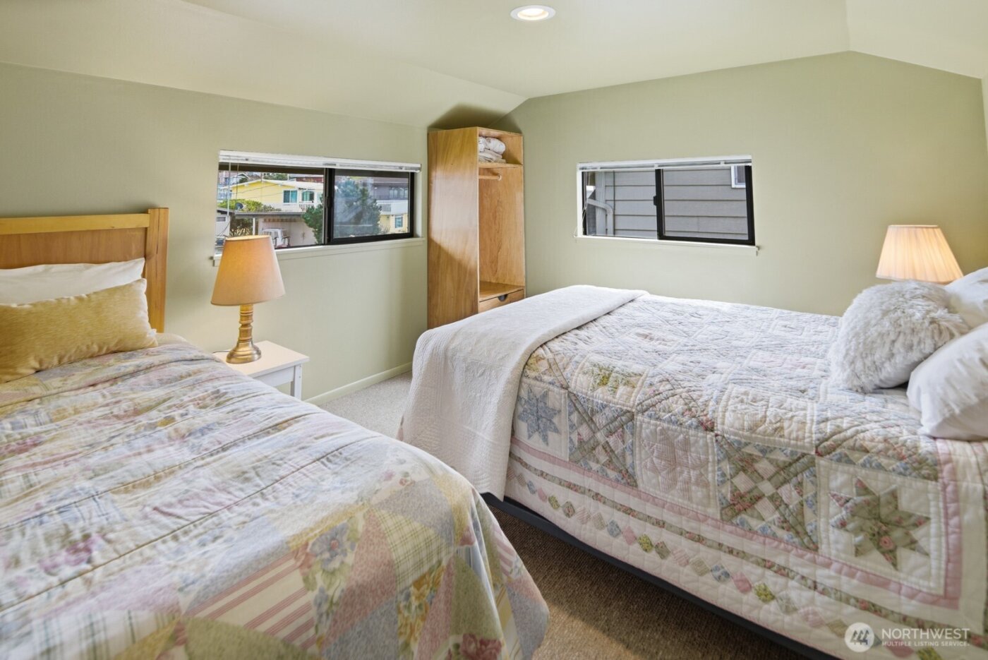 8208 Sandy Hook Drive , Clinton, WA 98236