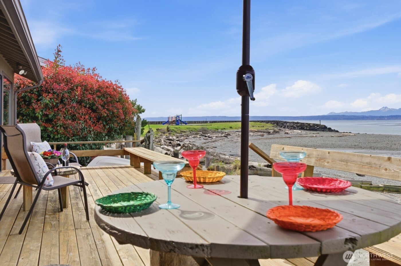 8208 Sandy Hook Drive , Clinton, WA 98236