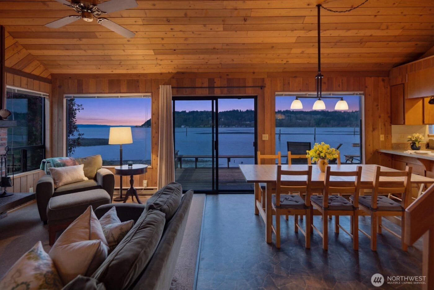 8208 Sandy Hook Drive , Clinton, WA 98236