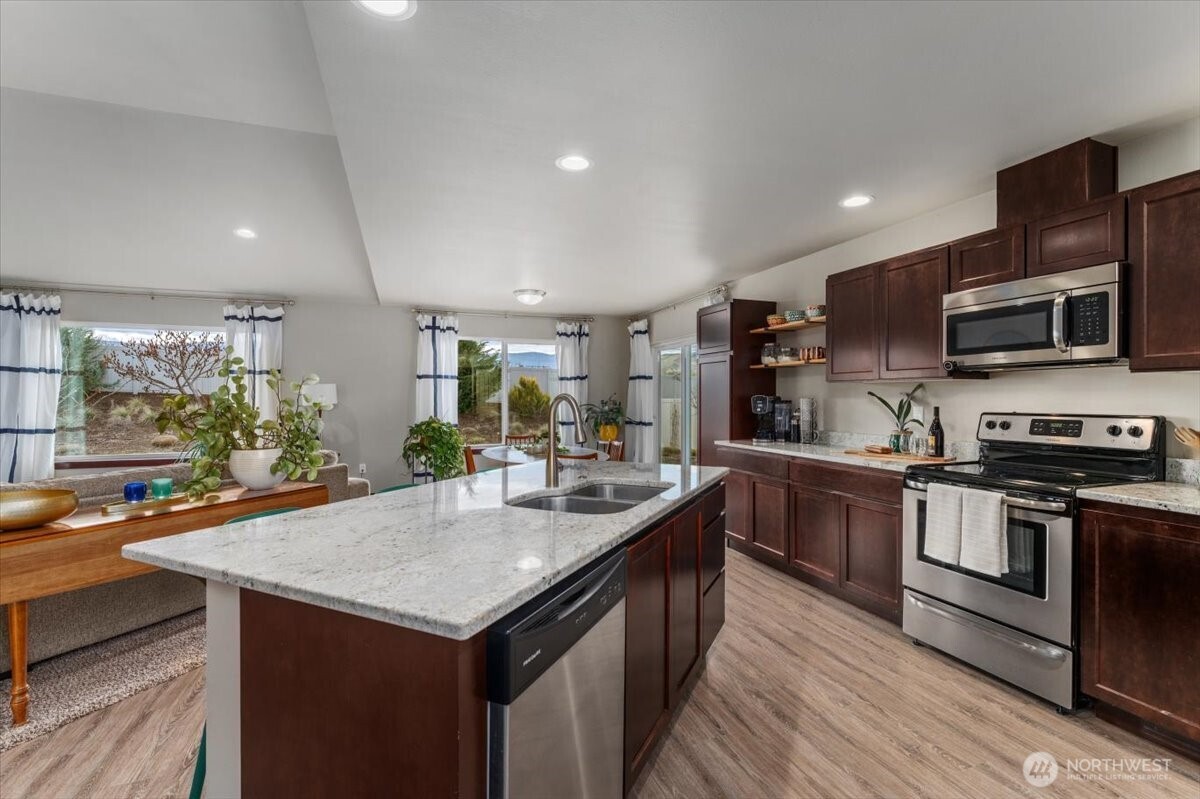 2164 Maryhill St. SE, East Wenatchee, WA 98802