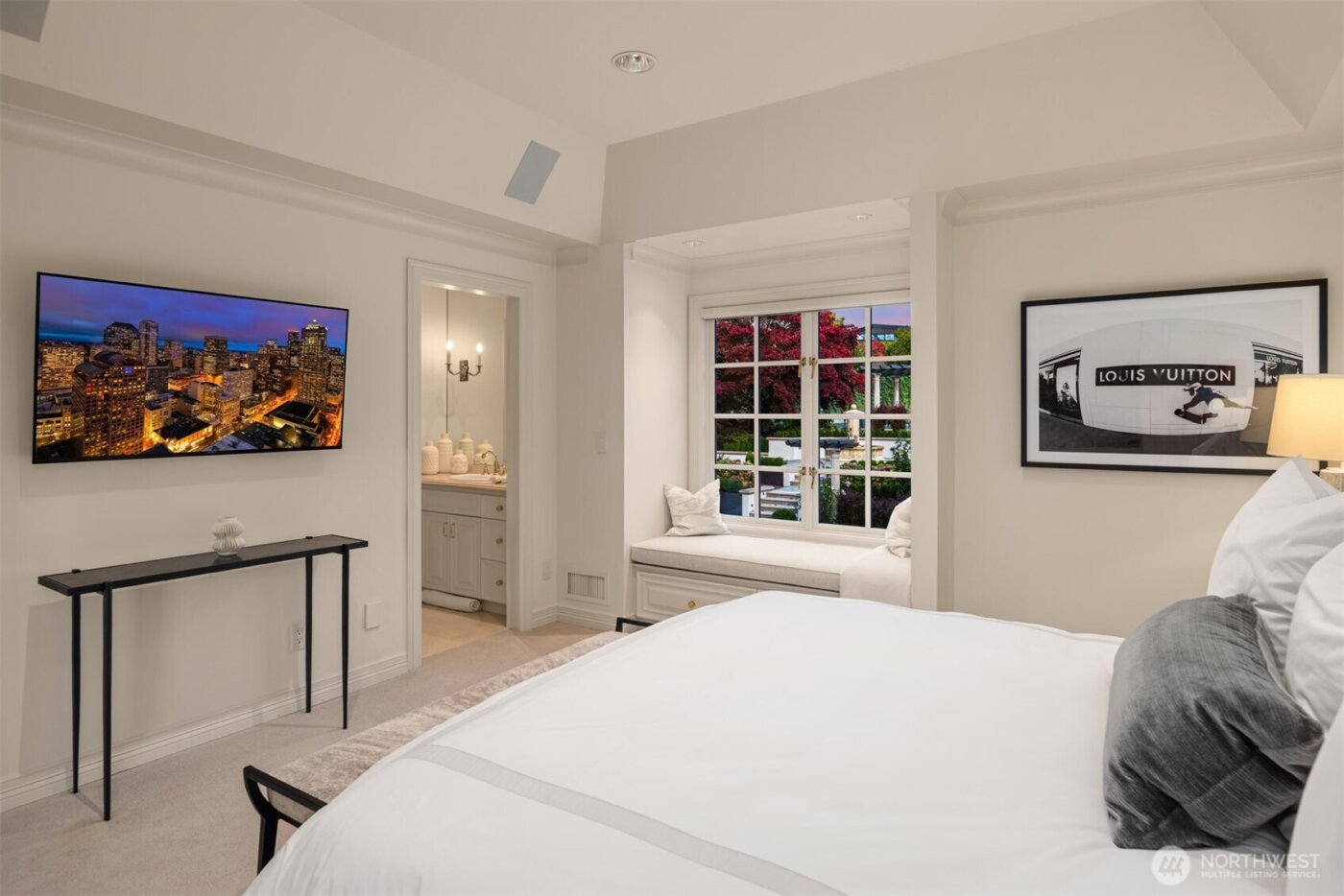 1750 92nd Avenue NE, Clyde Hill, WA 98004