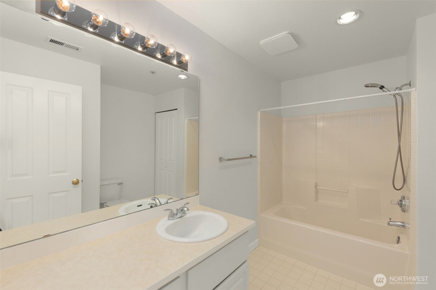 5239 164th Avenue SE #14-3, Bellevue, WA 98006