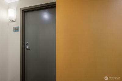 103 Bellevue Avenue E #302, Seattle, WA 98102 - Photo 6