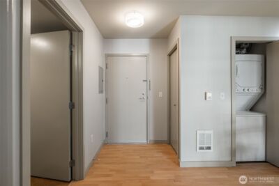 103 Bellevue Avenue E #302, Seattle, WA 98102 - Photo 8