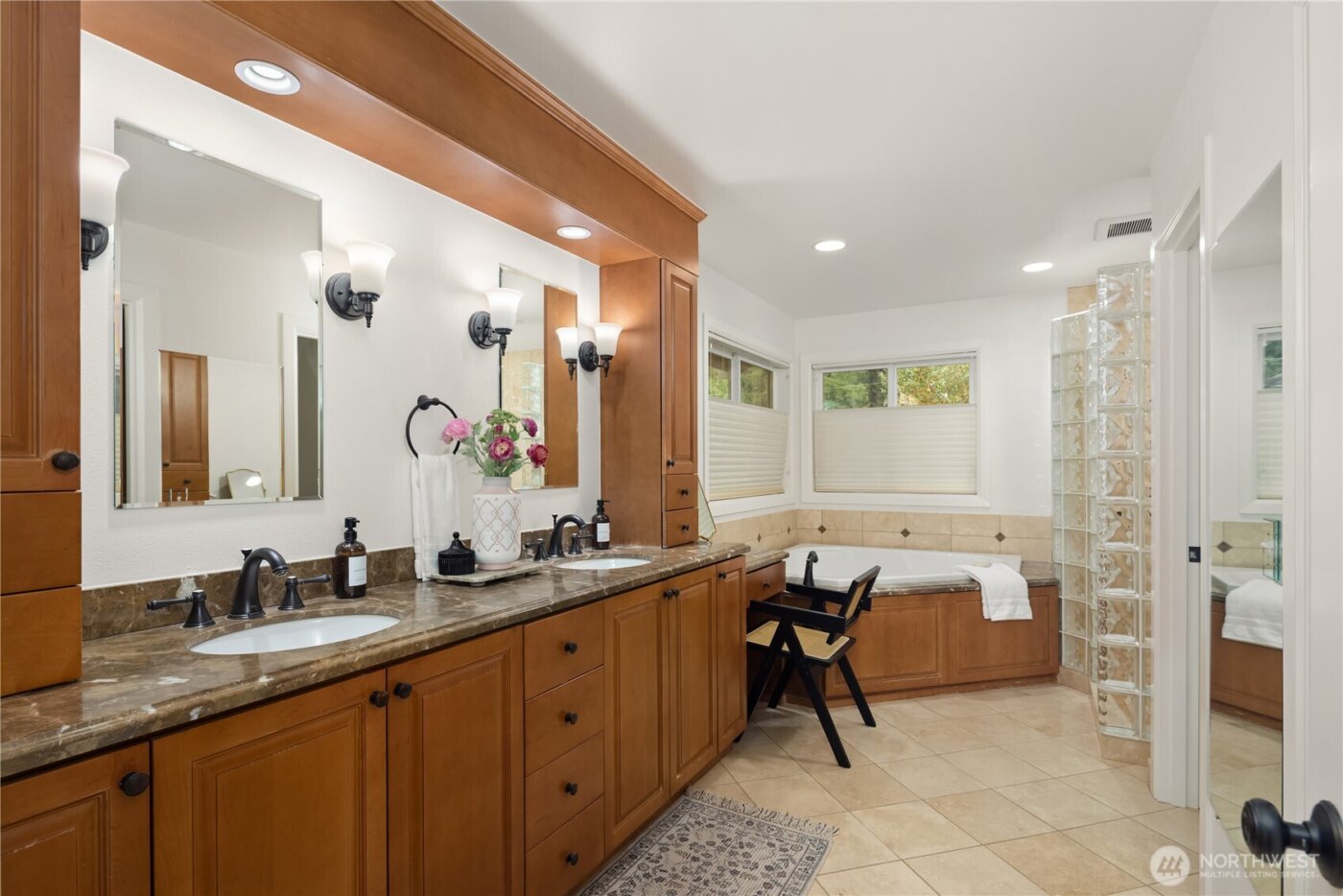 545 Mt Olympus Drive SW, Issaquah, WA 98027