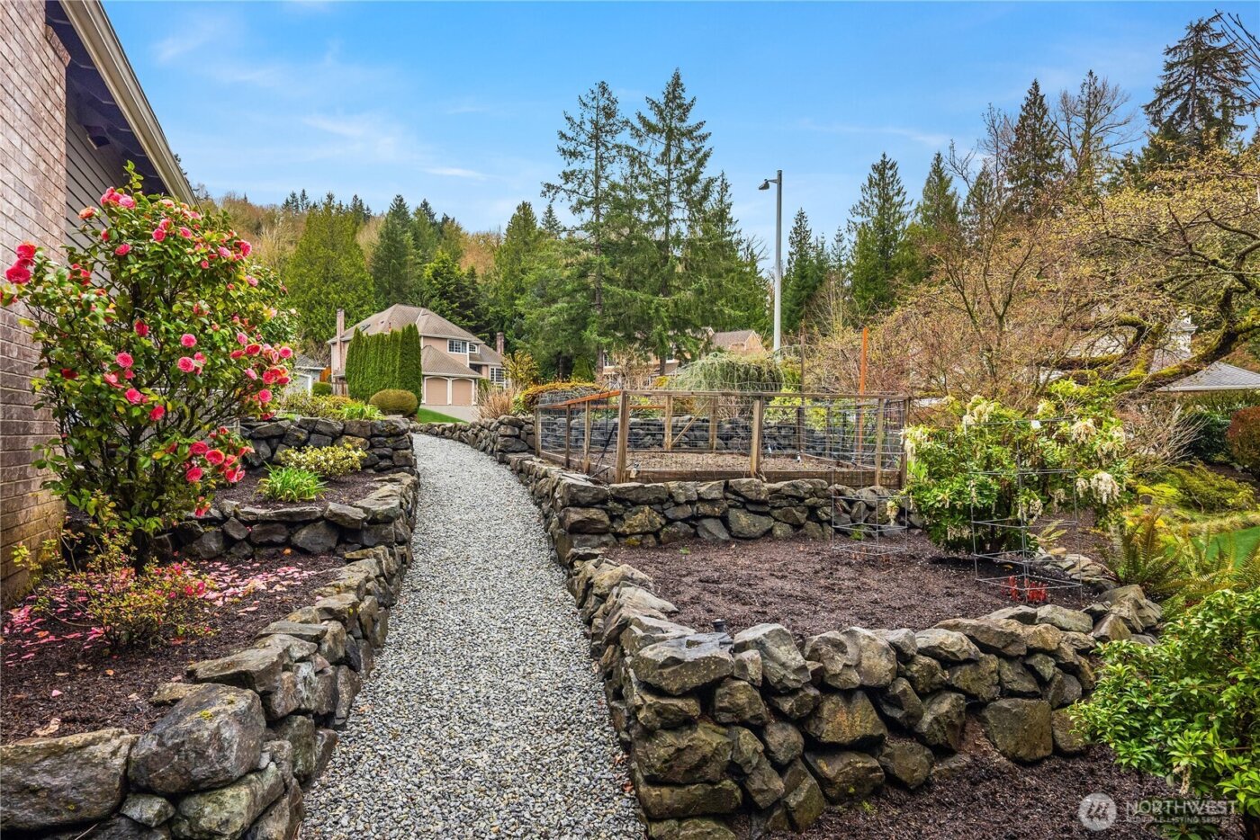 545 Mt Olympus Drive SW, Issaquah, WA 98027