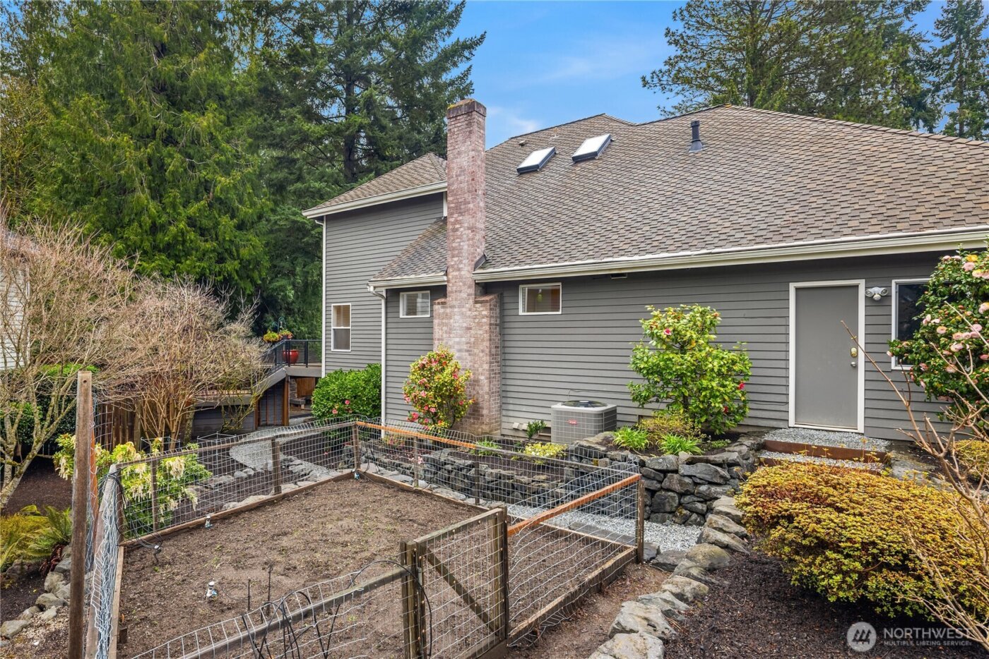 545 Mt Olympus Drive SW, Issaquah, WA 98027