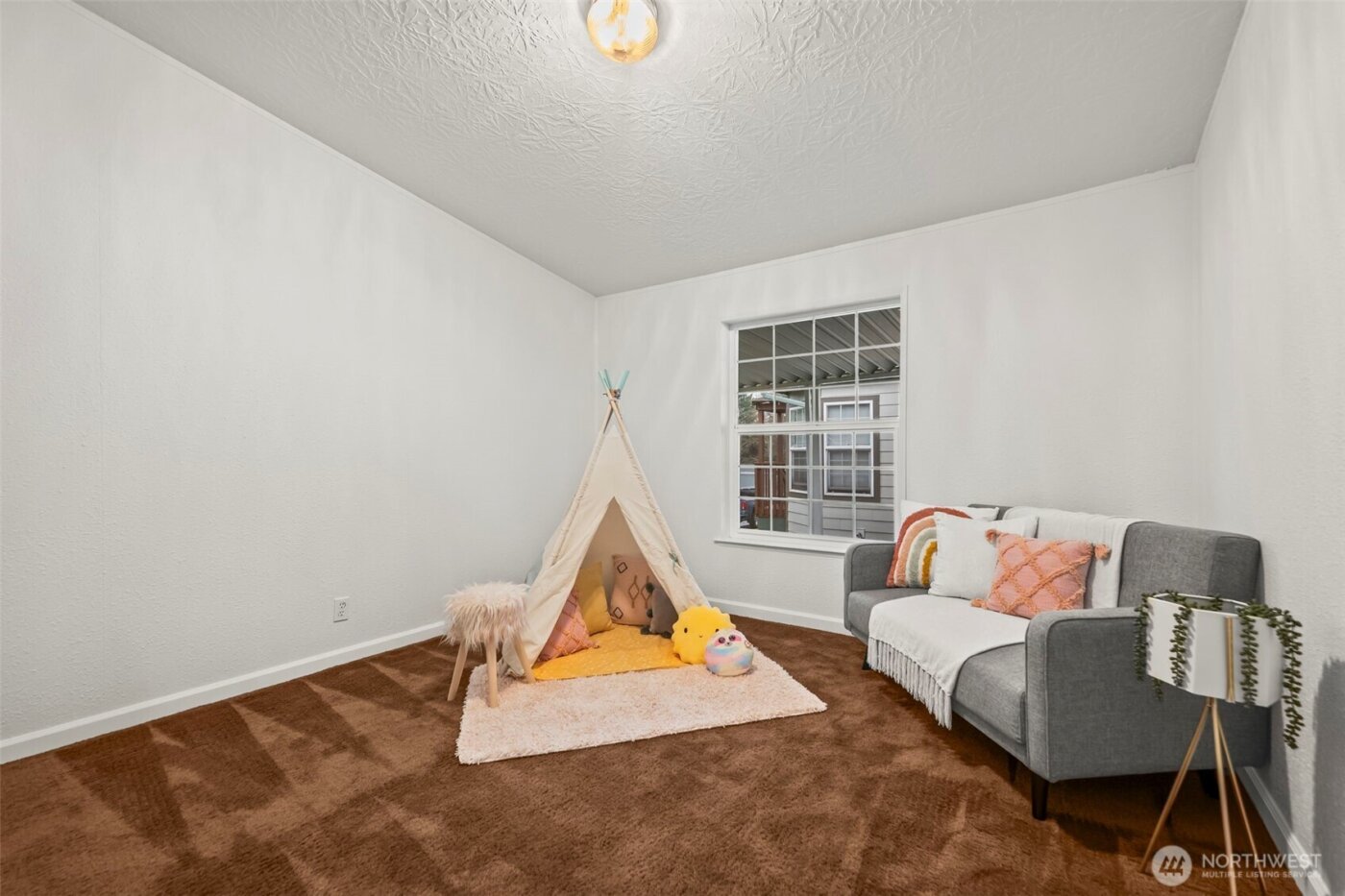 998 Mahogany Lane NW, Bremerton, WA 98311