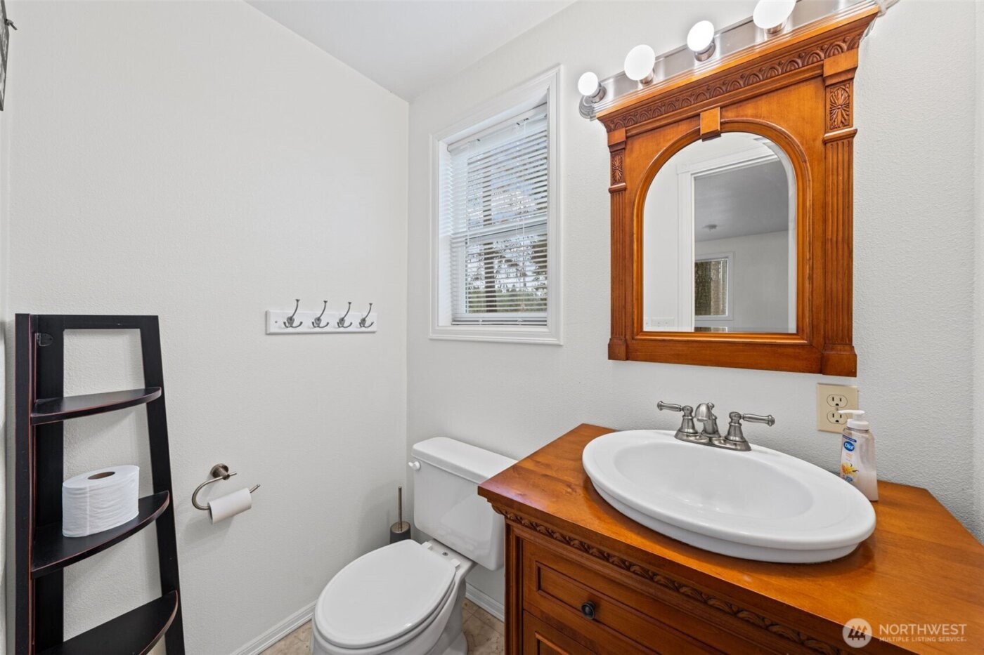 5530 E Mason Lake Drive W, Grapeview, WA 98546