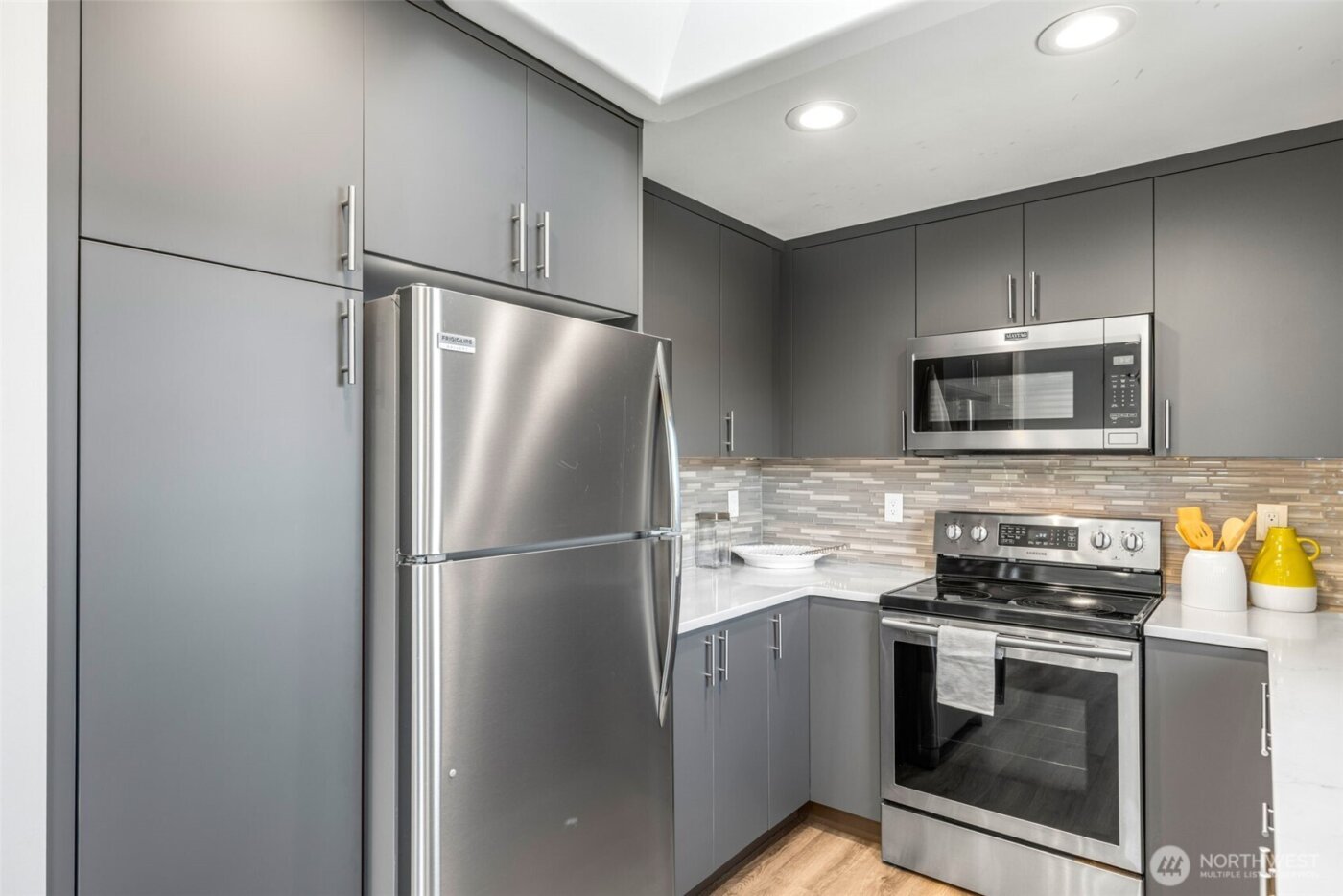 9240 30th Avenue SW, Seattle, WA 98126