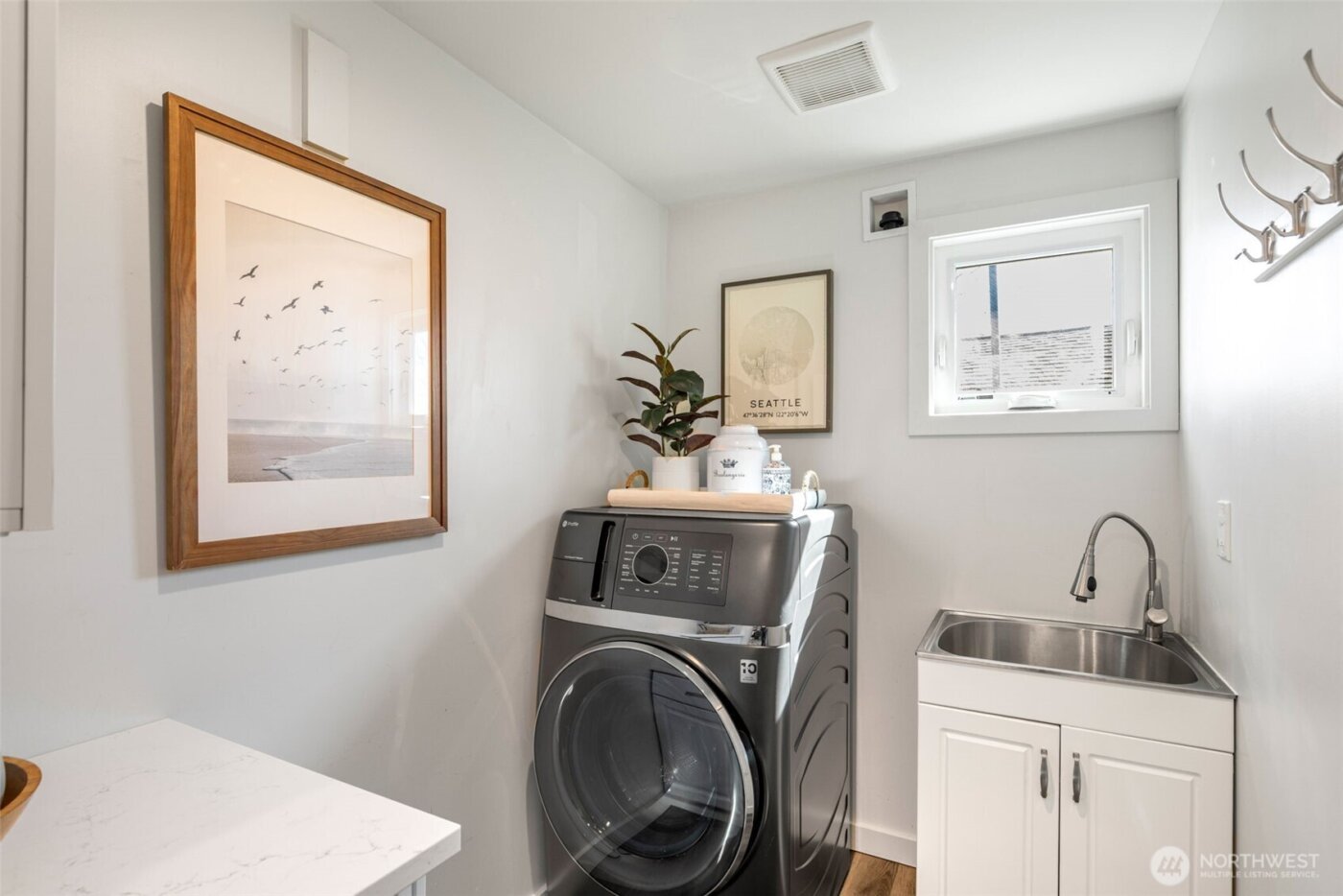 9240 30th Avenue SW, Seattle, WA 98126