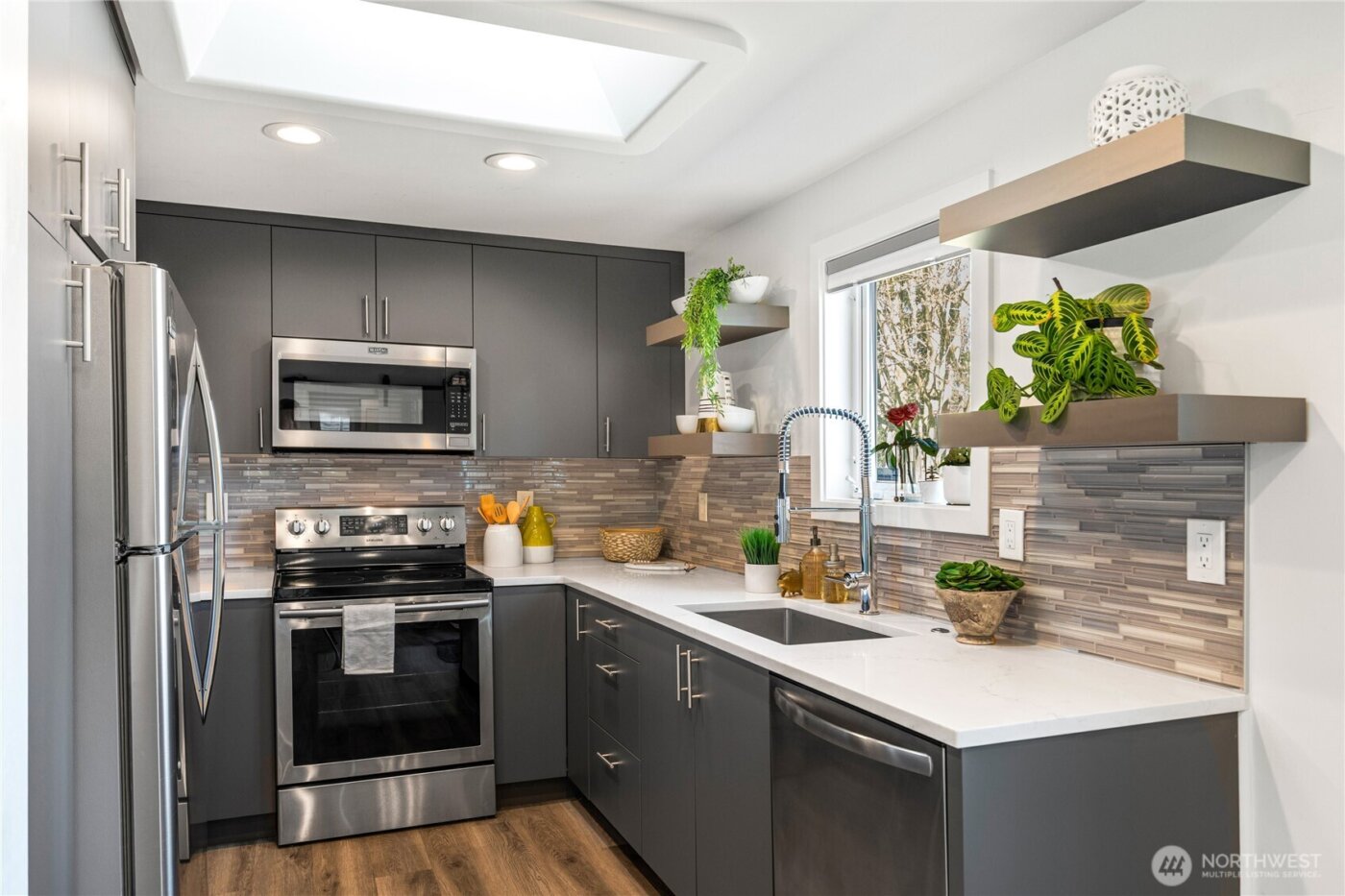 9240 30th Avenue SW, Seattle, WA 98126