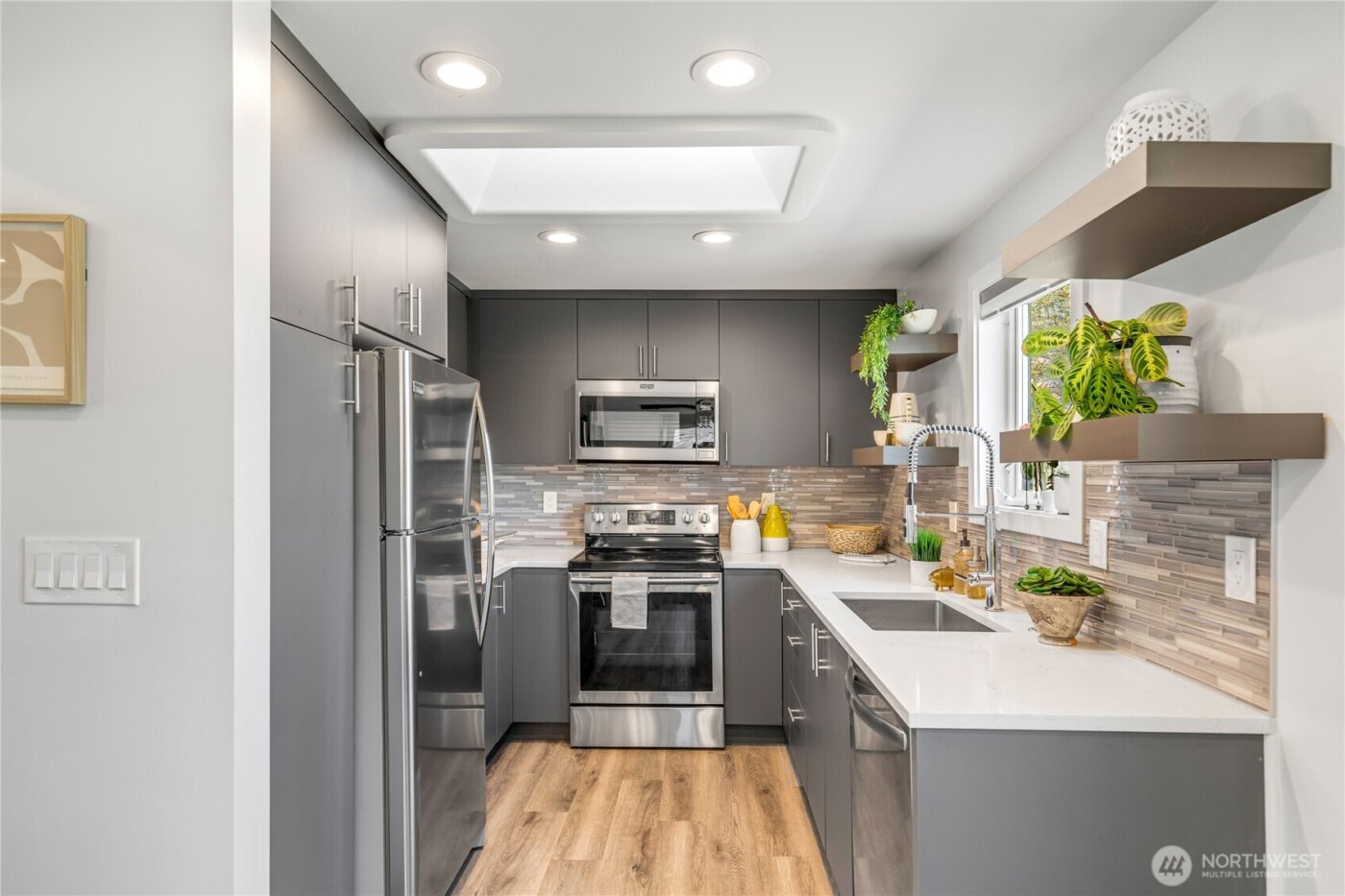 9240 30th Avenue SW, Seattle, WA 98126