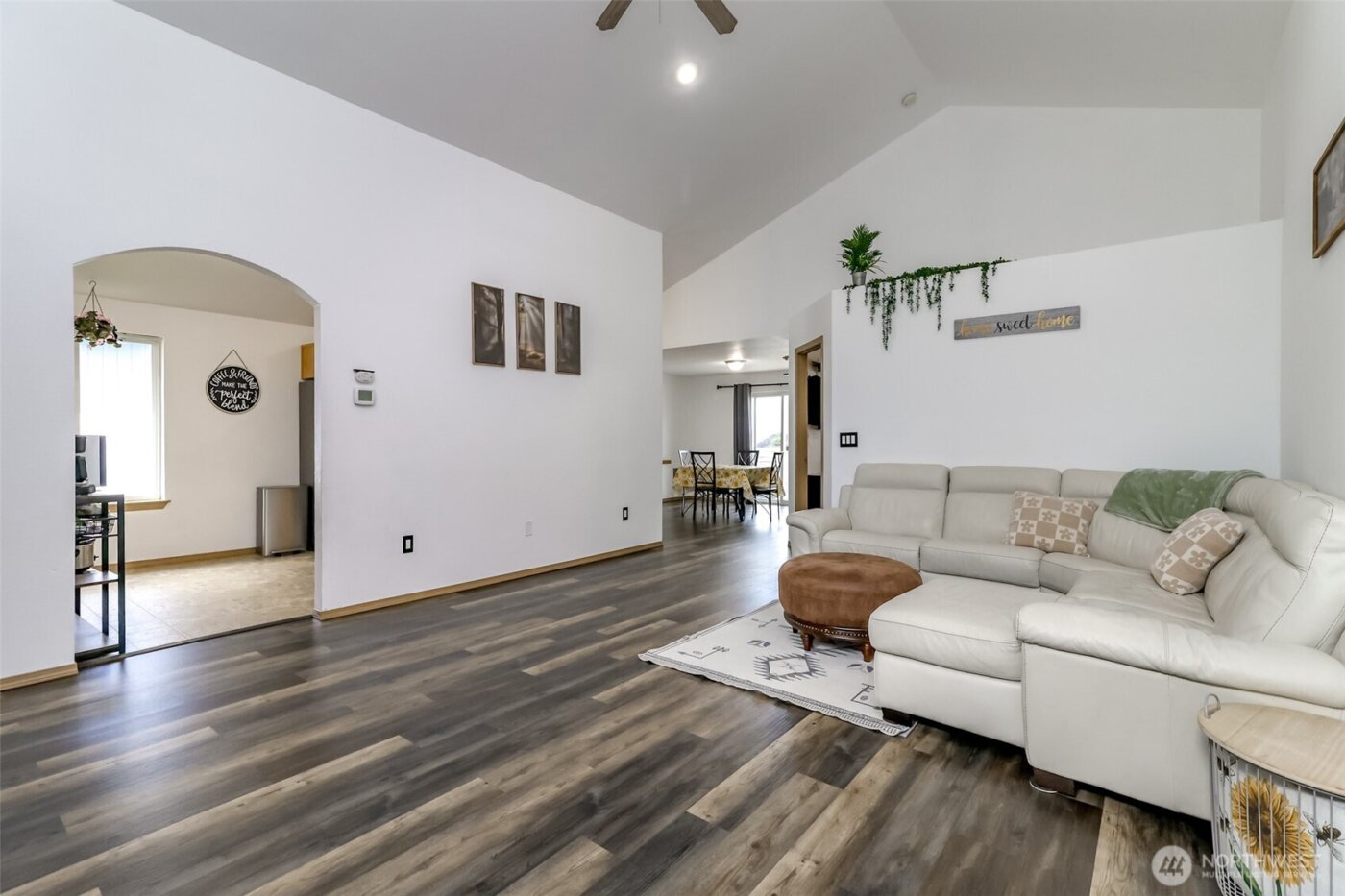 774 Carriage Court Drive W, Eatonville, WA 98328