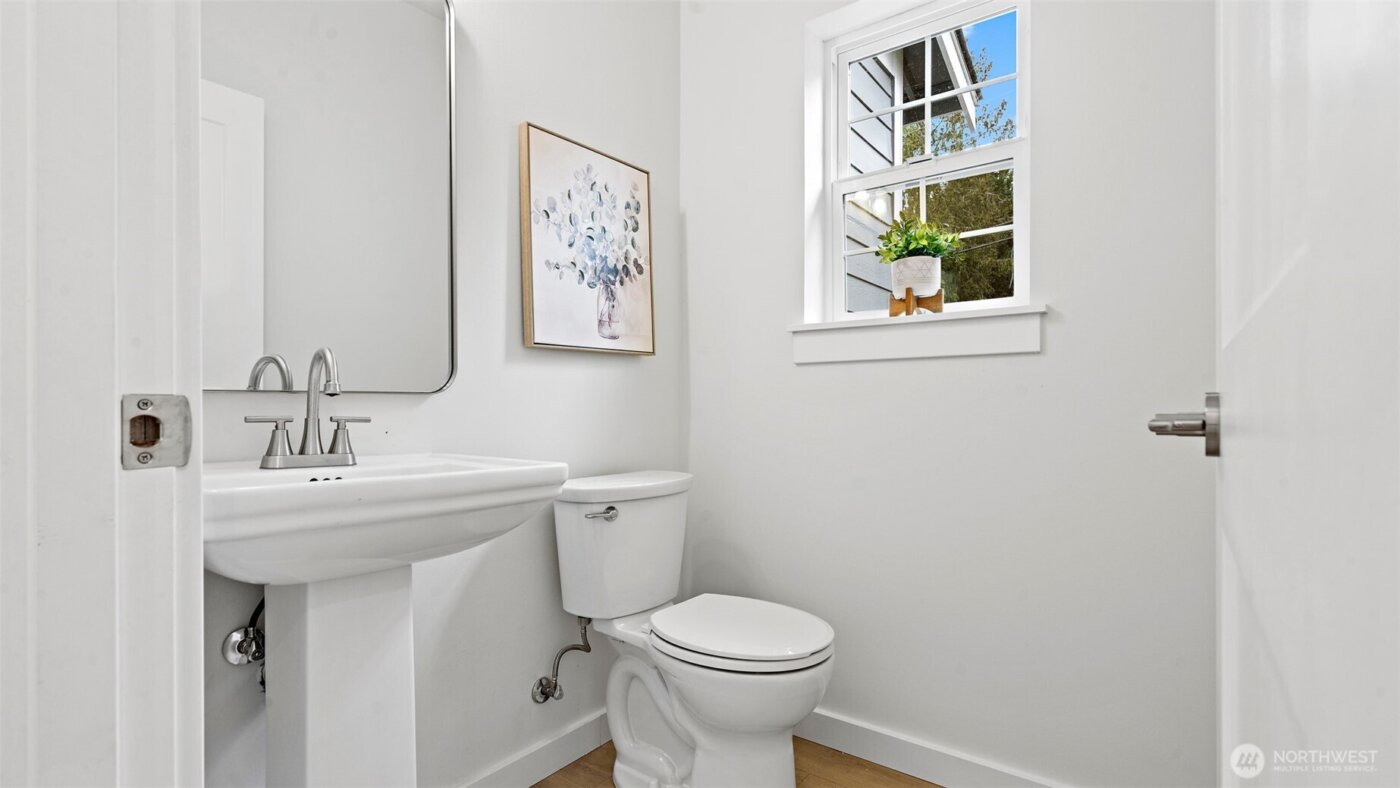 21855 Wavecrest Avenue NE, Poulsbo, WA 98370