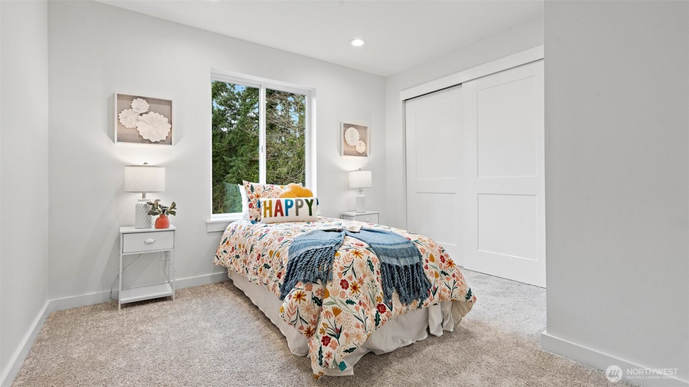 21855 Wavecrest Avenue NE, Poulsbo, WA 98370