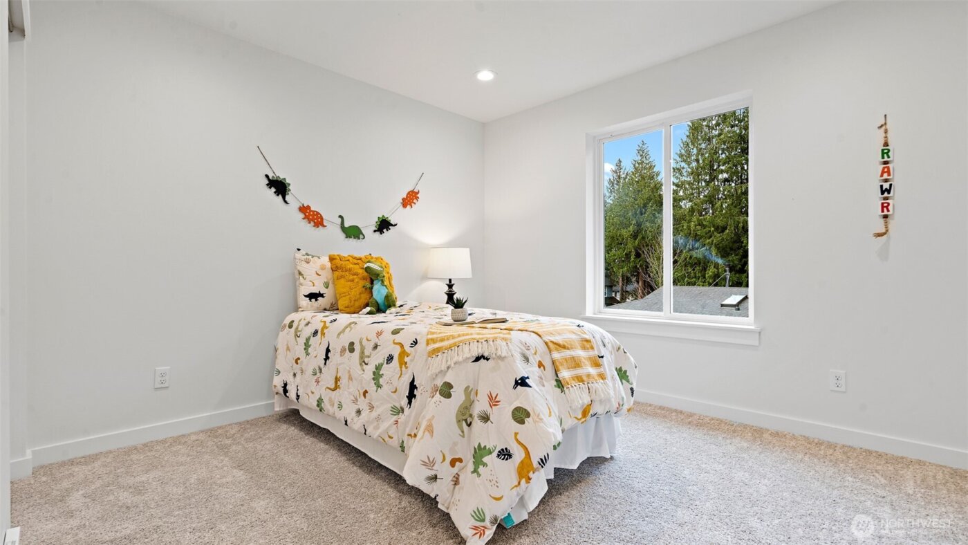 21855 Wavecrest Avenue NE, Poulsbo, WA 98370