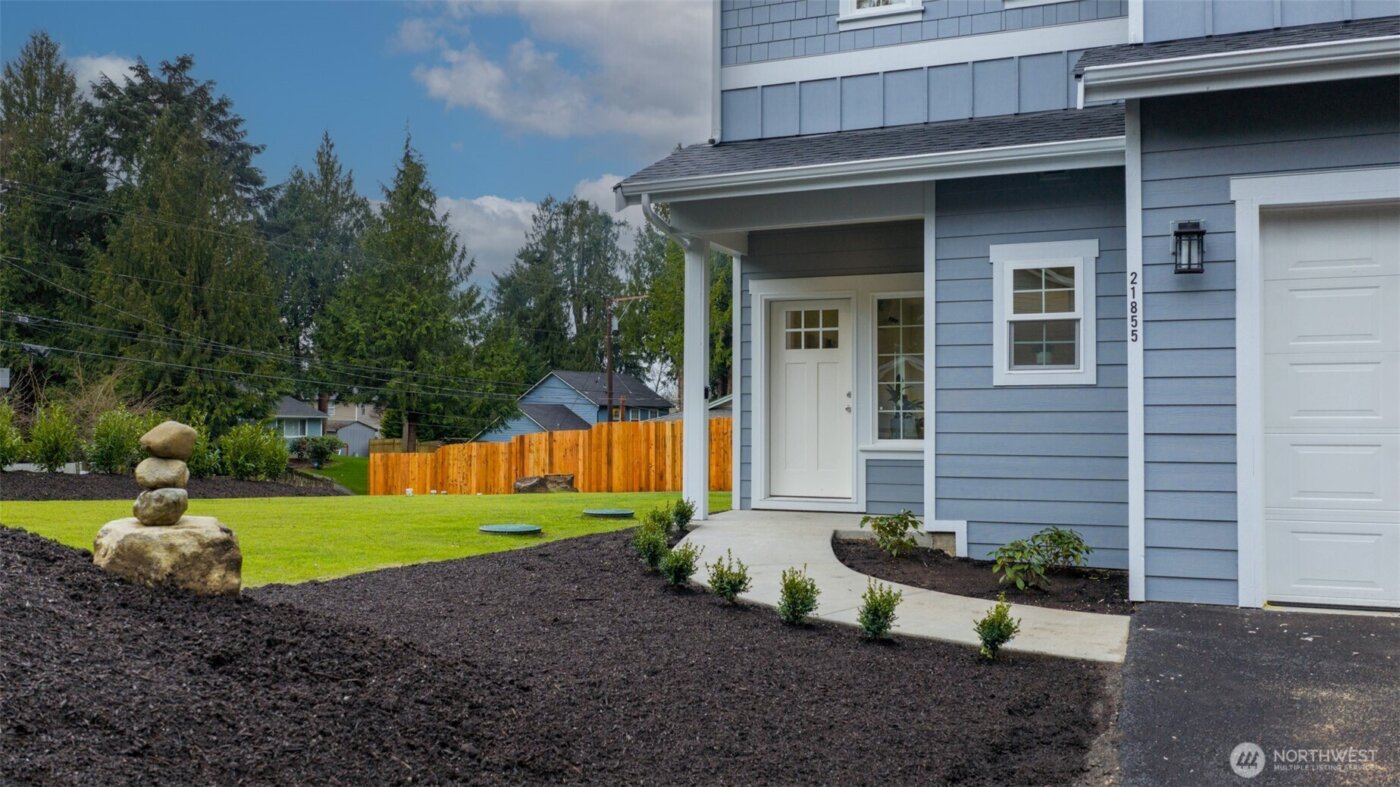 21855 Wavecrest Avenue NE, Poulsbo, WA 98370