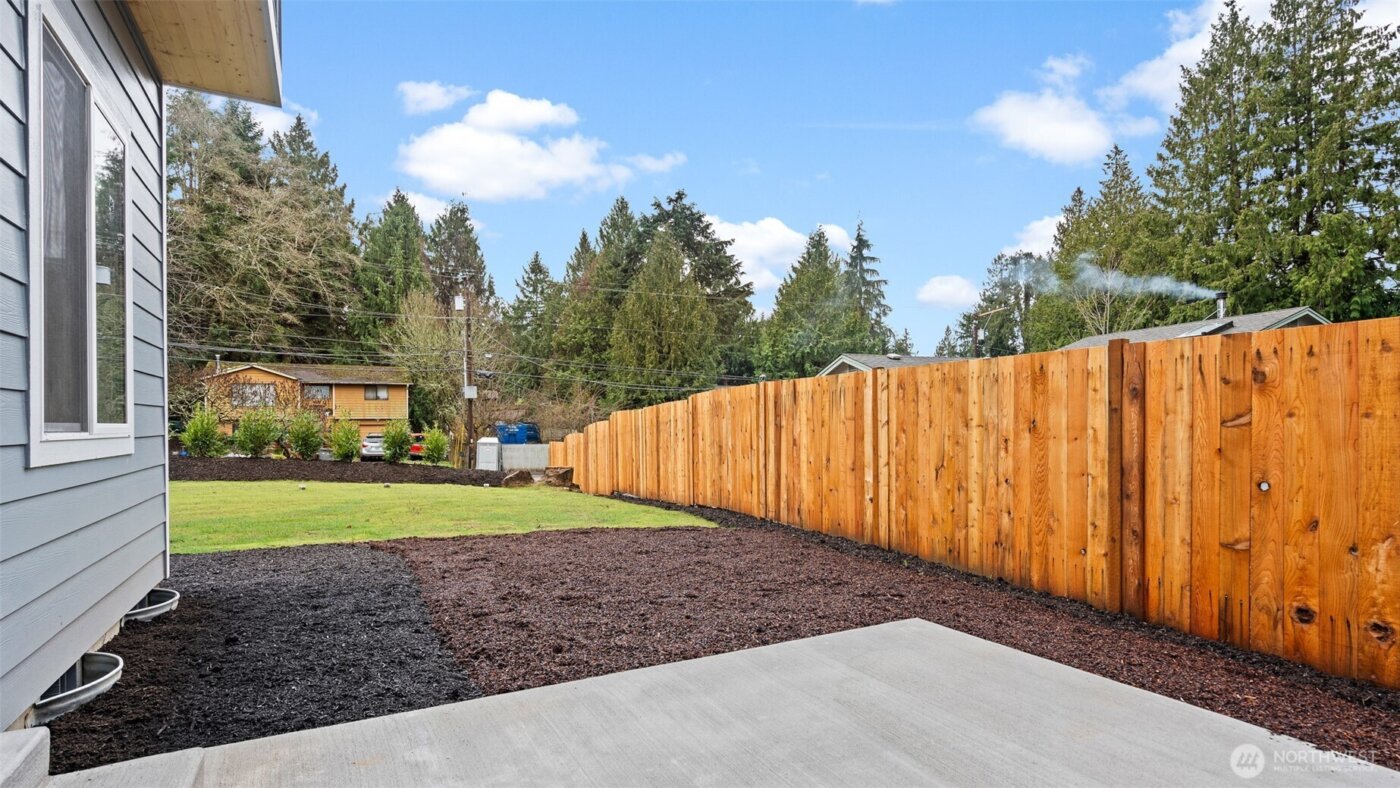 21855 Wavecrest Avenue NE, Poulsbo, WA 98370