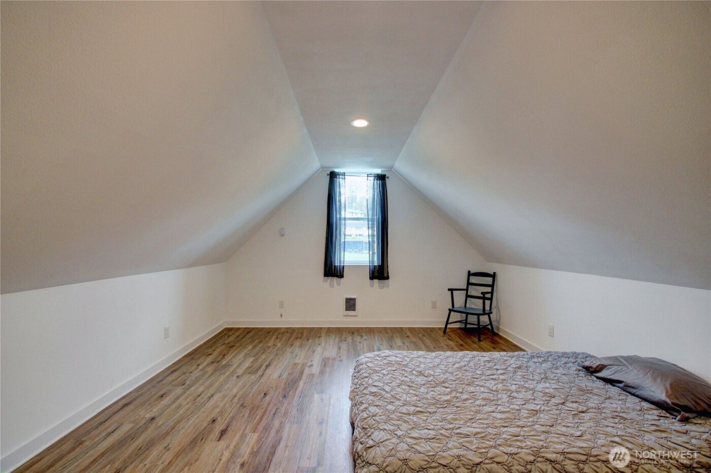 3196 Hawks Prairie Road , Oak Harbor, WA 98277