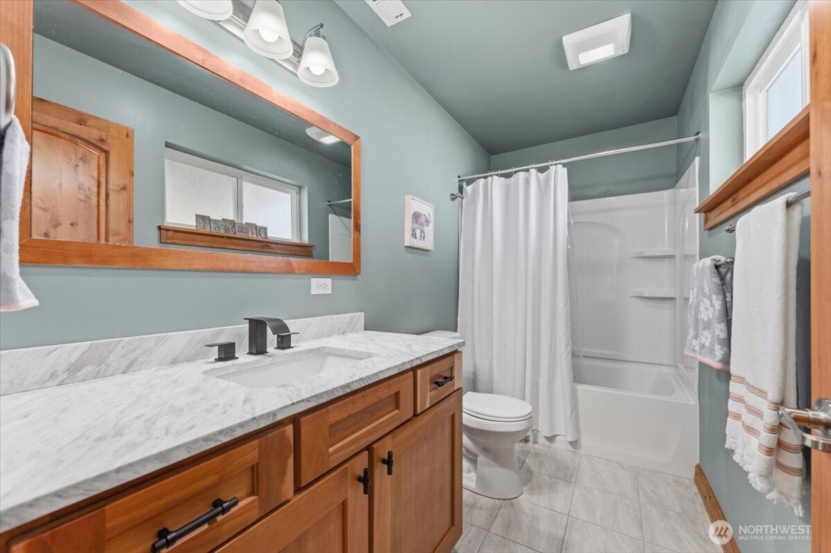 225 E Marine View Drive , Orondo, WA 98843