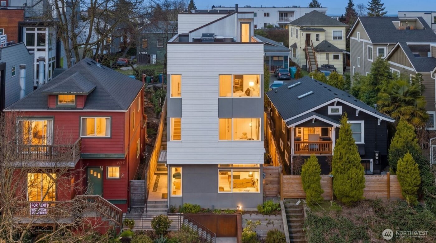 926 N 35th Street , Seattle, WA 98103