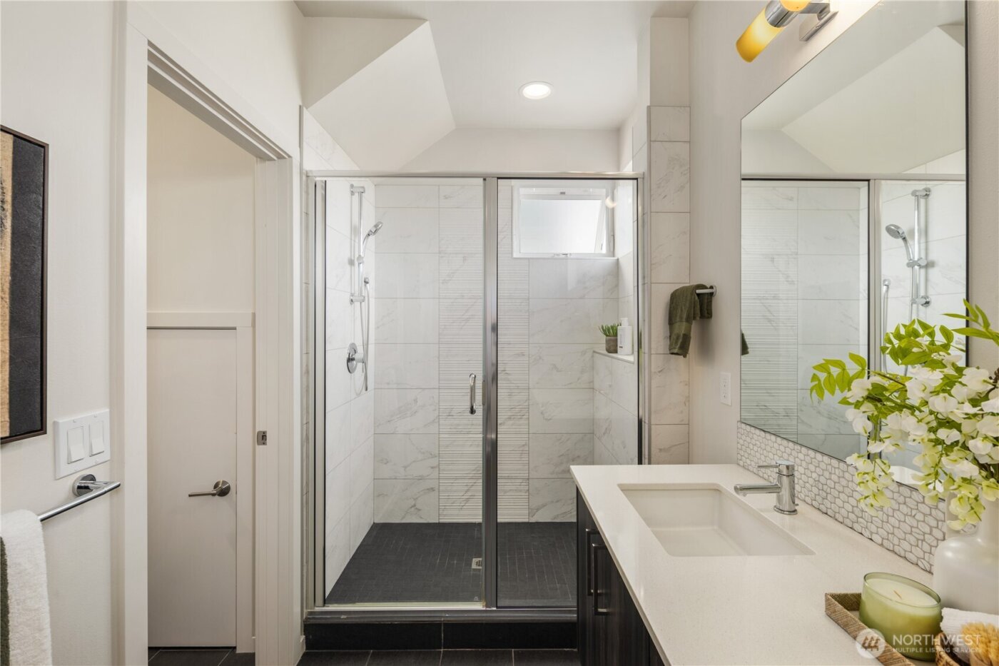 926 N 35th Street , Seattle, WA 98103