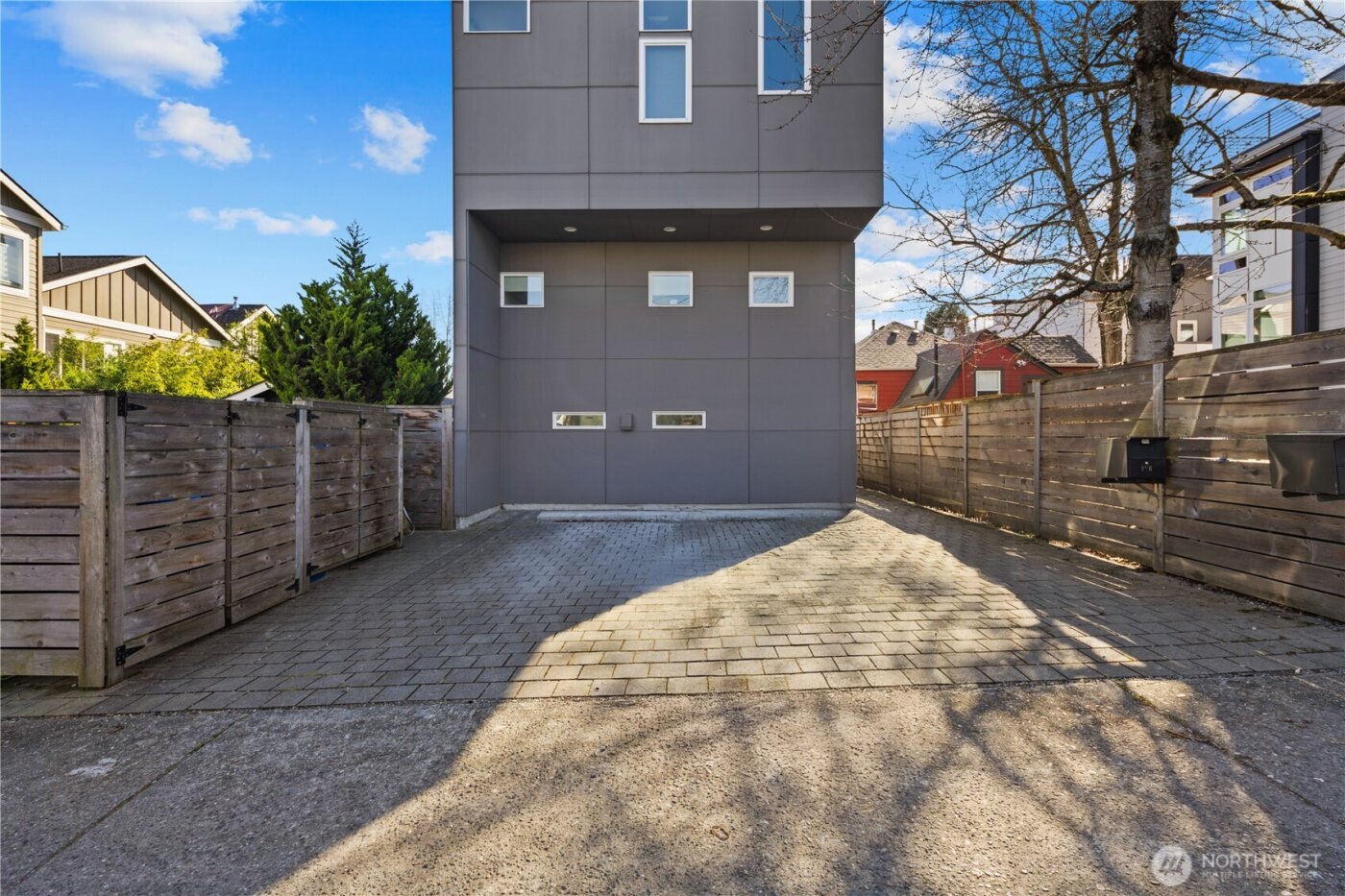 926 N 35th Street , Seattle, WA 98103