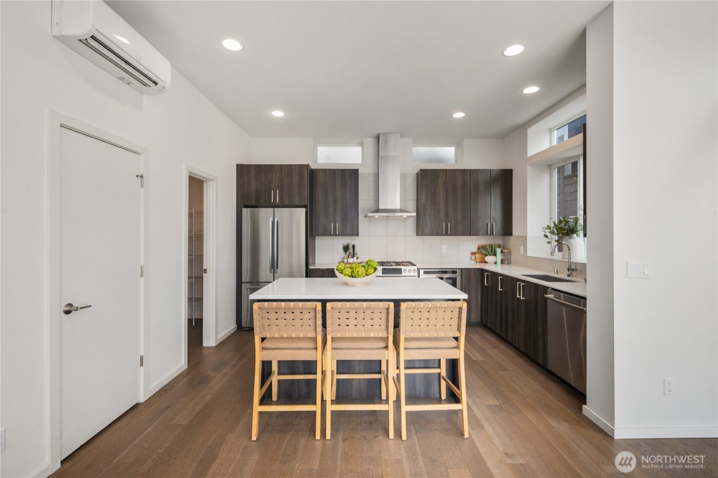 926 N 35th Street , Seattle, WA 98103