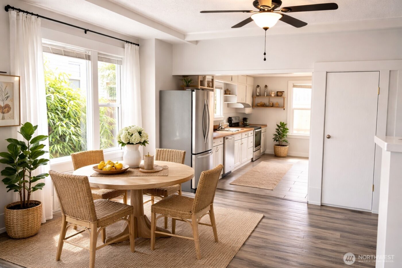 5611 Brooklyn Ave NE, Seattle, WA 98105