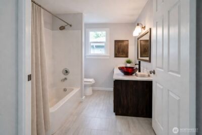 5611 Brooklyn Ave NE, Seattle, WA 98105 - Photo 8