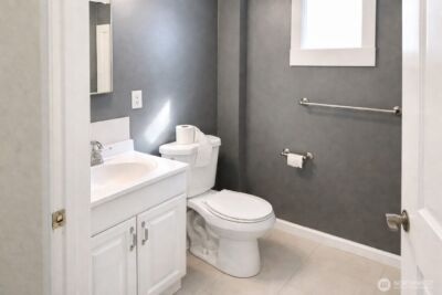 5611 Brooklyn Ave NE, Seattle, WA 98105 - Photo 9