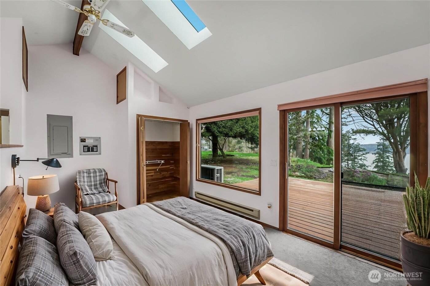 3968 S East Camano Drive , Camano Island, WA 98282