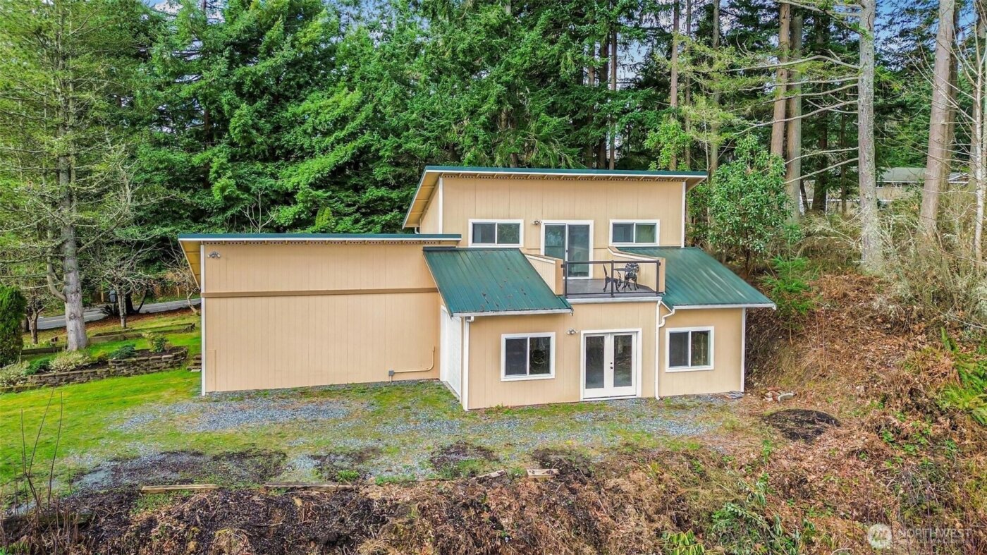 3968 S East Camano Drive , Camano Island, WA 98282