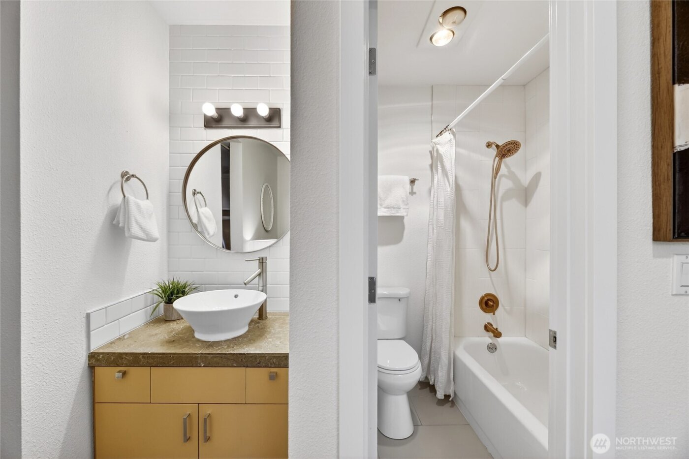 6547 42nd Avenue SW #303, Seattle, WA 98136