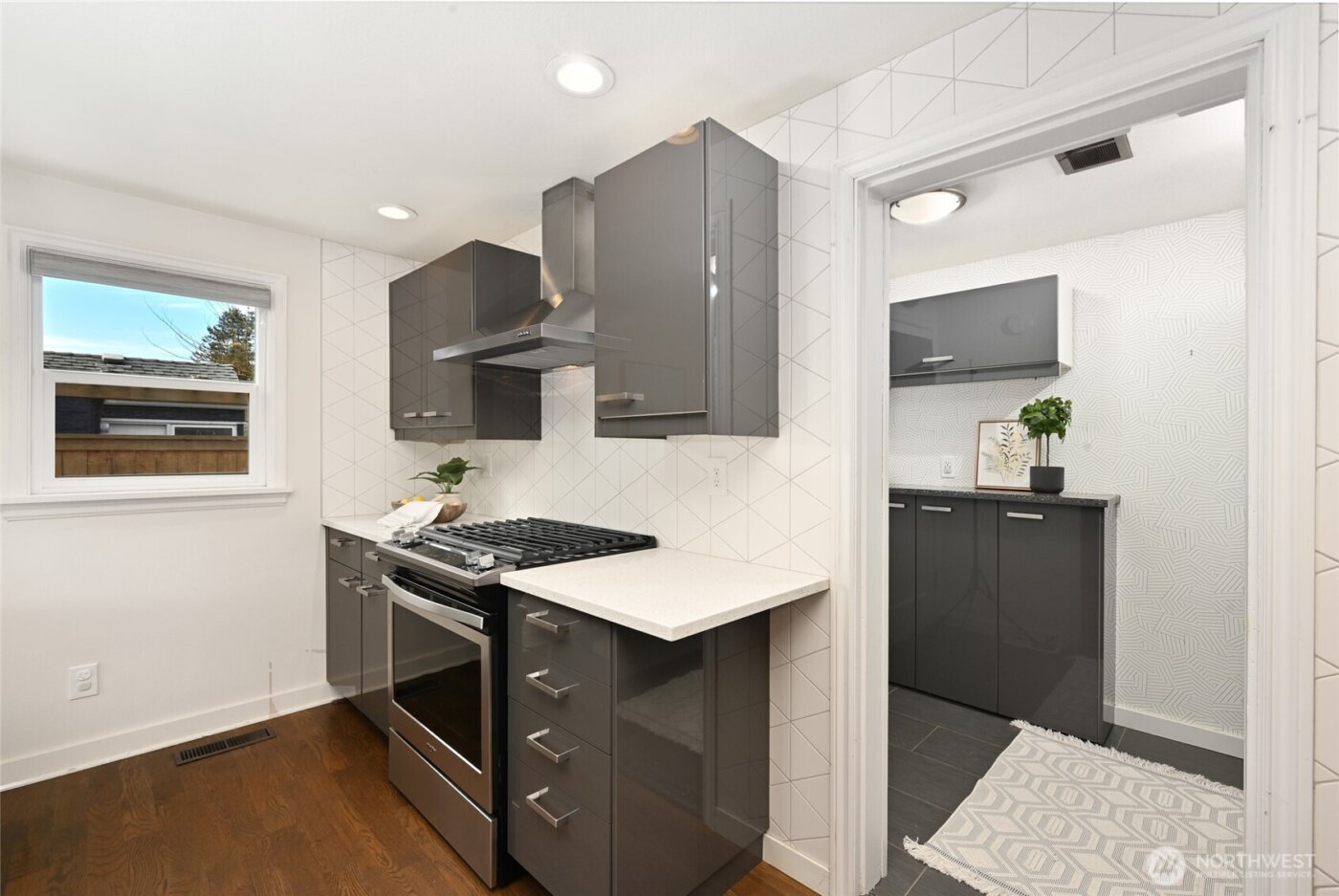 2849 36th Avenue W, Seattle, WA 98199