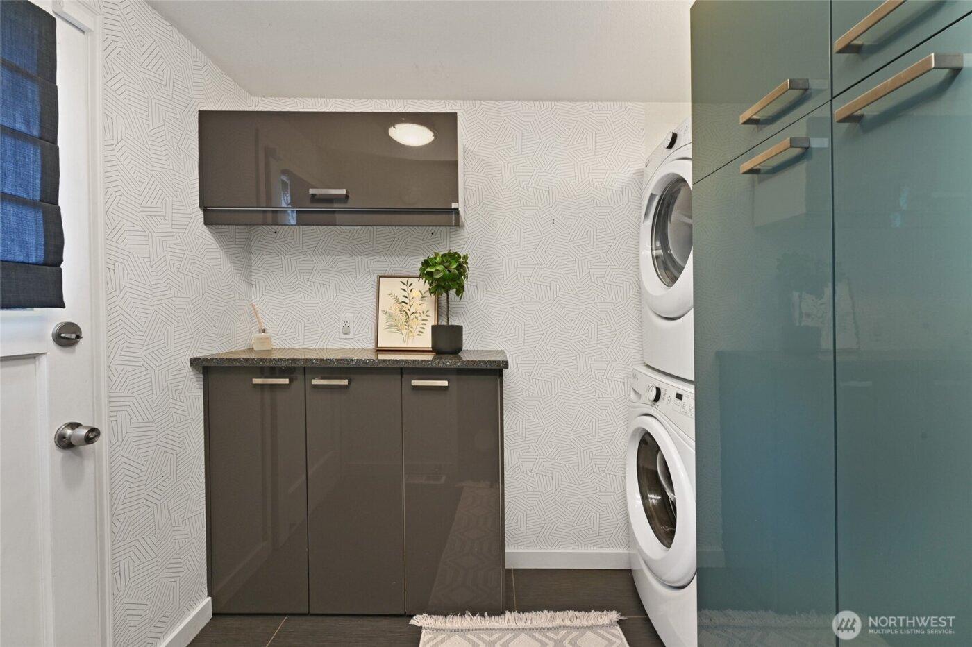 2849 36th Avenue W, Seattle, WA 98199