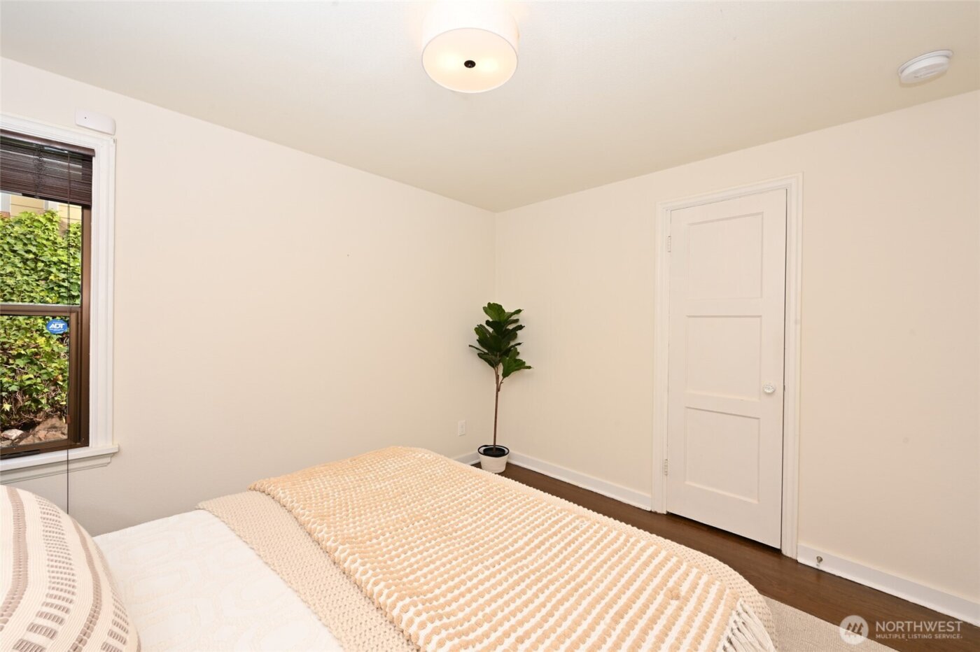 2849 36th Avenue W, Seattle, WA 98199