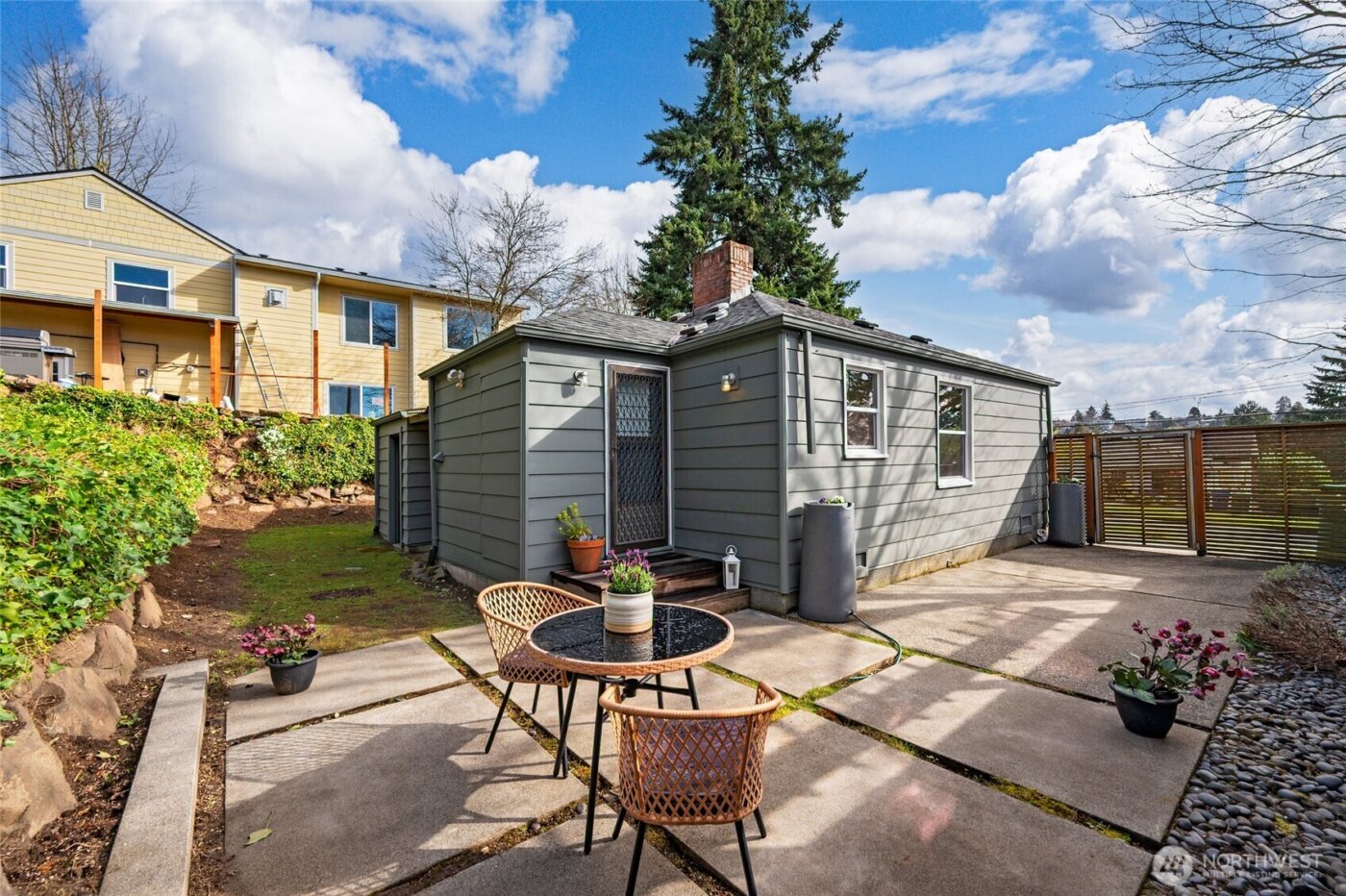 2849 36th Avenue W, Seattle, WA 98199