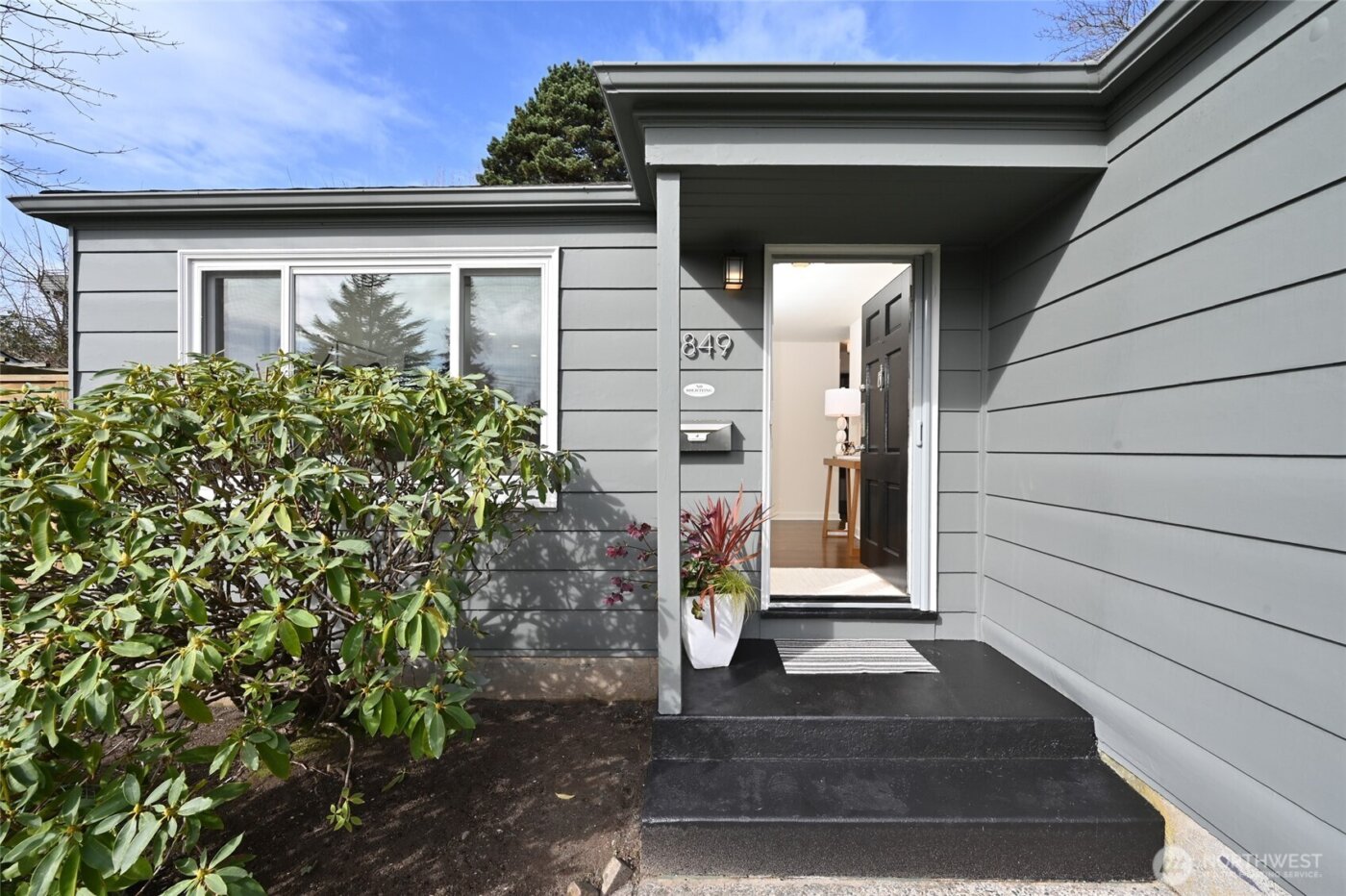 2849 36th Avenue W, Seattle, WA 98199