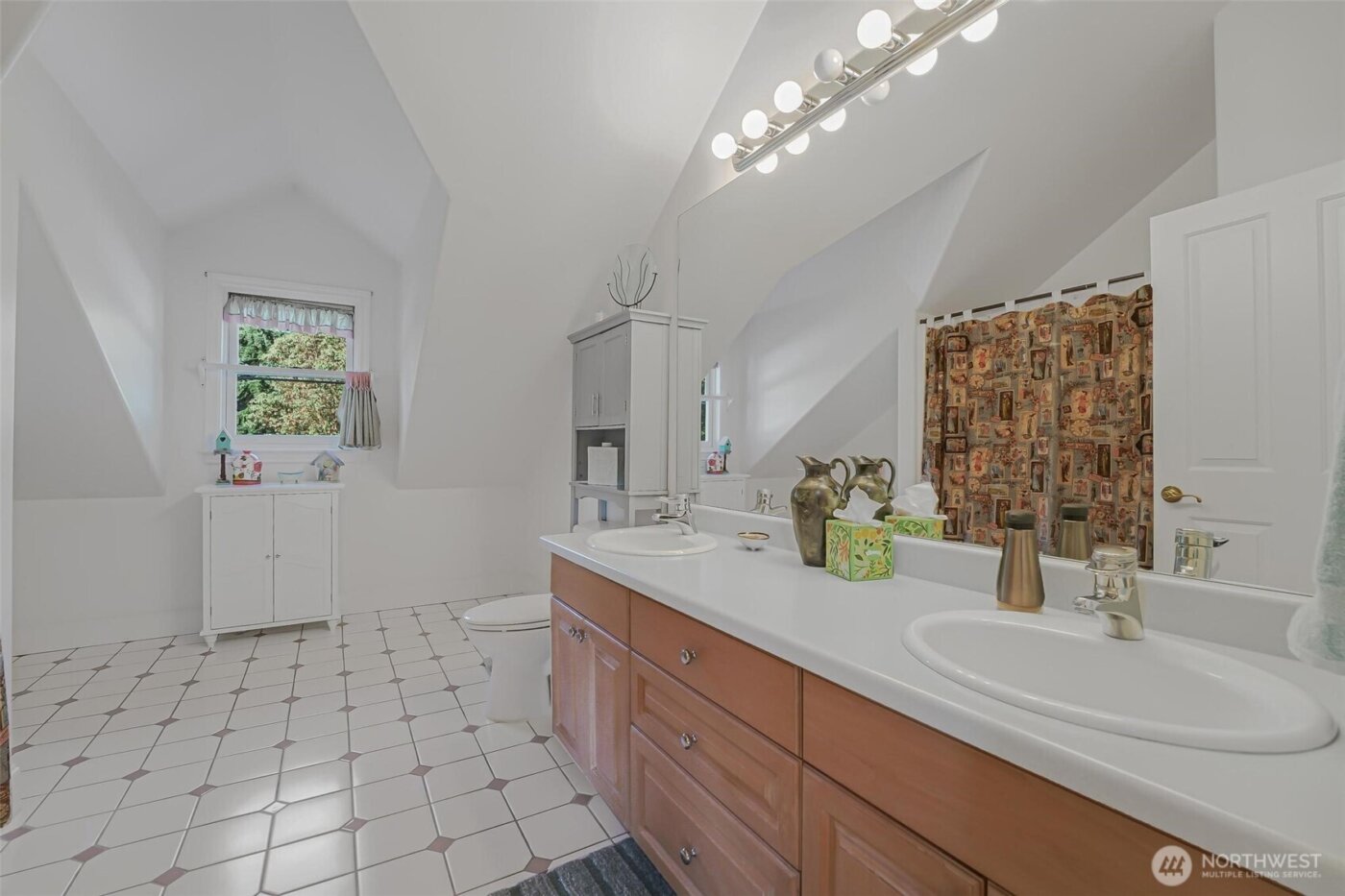 528 Waynes Ridge Circle , Camano Island, WA 98282