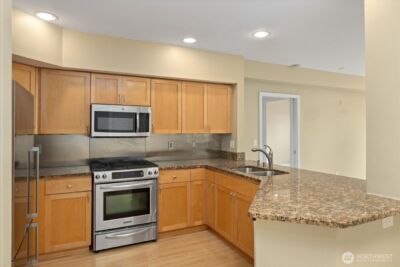 925 110th Avenue NE #PH05, Bellevue, WA 98004 - Photo 7