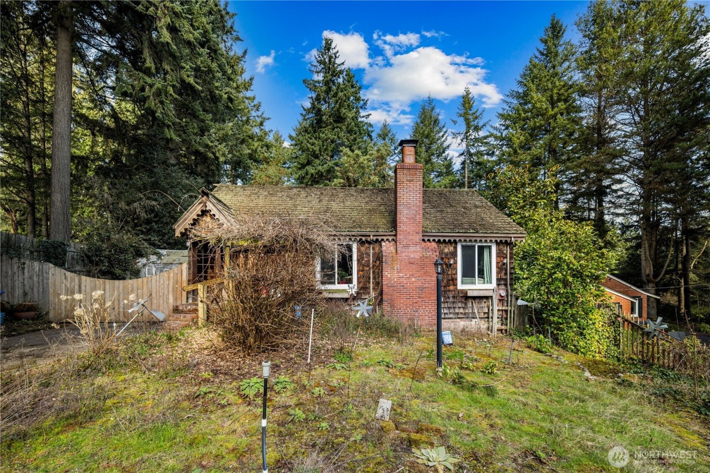 2552 NE 168th Street , Lake Forest Park, WA 98155