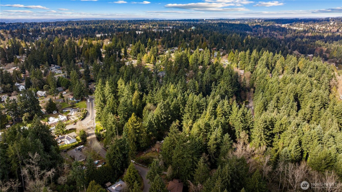 2552 NE 168th Street , Lake Forest Park, WA 98155