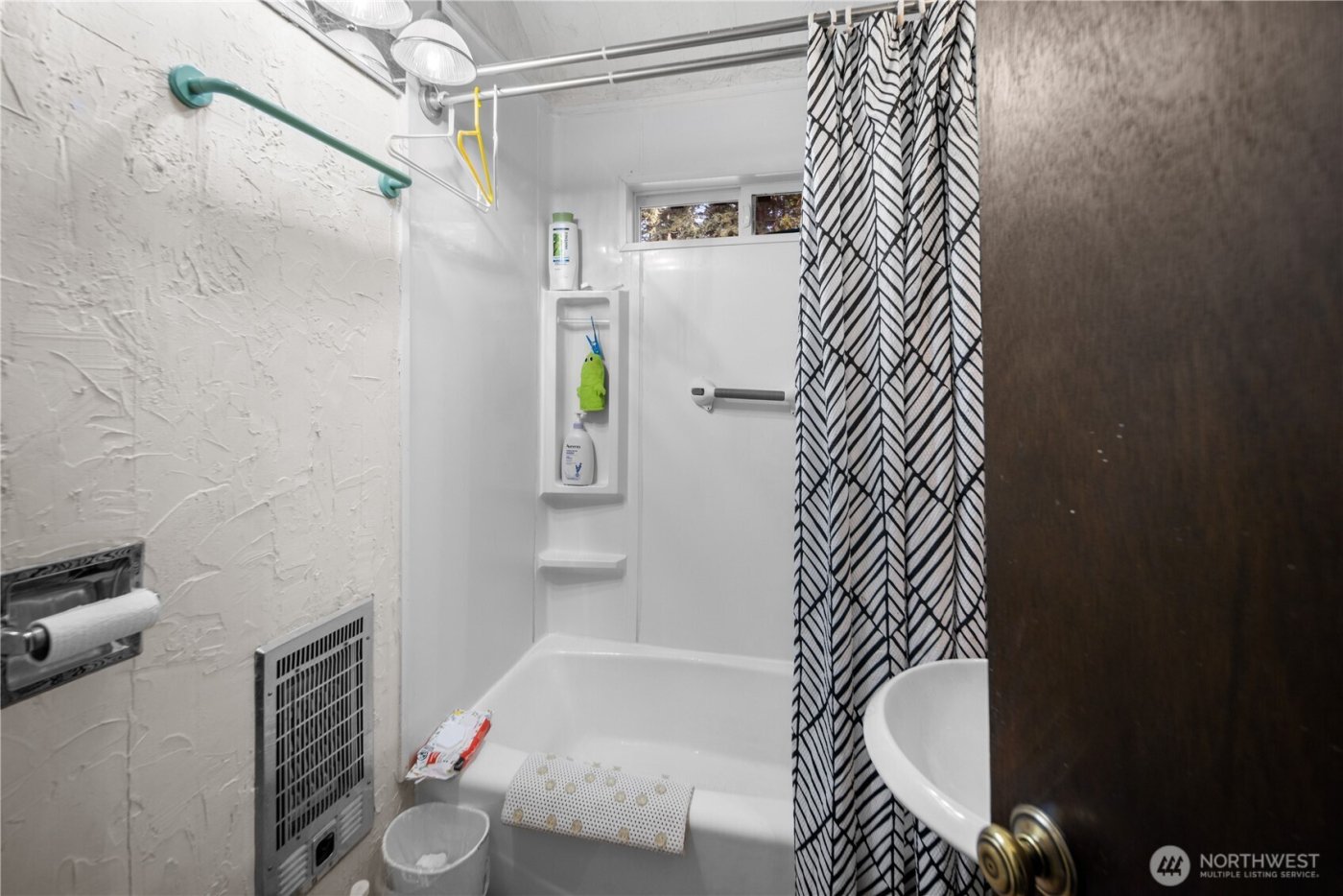 2552 NE 168th Street , Lake Forest Park, WA 98155