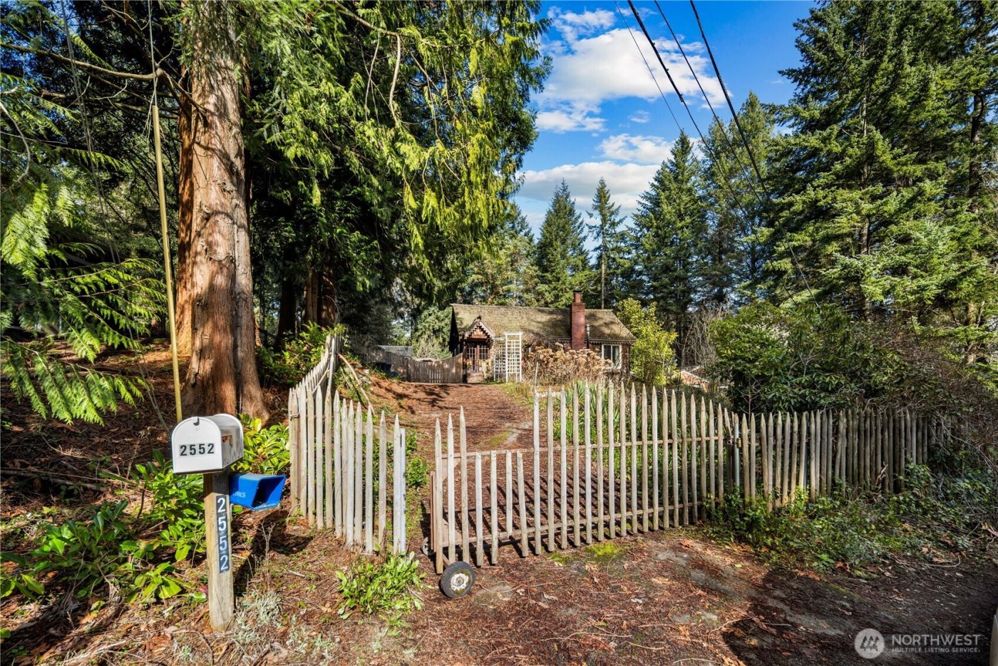 2552 NE 168th Street , Lake Forest Park, WA 98155