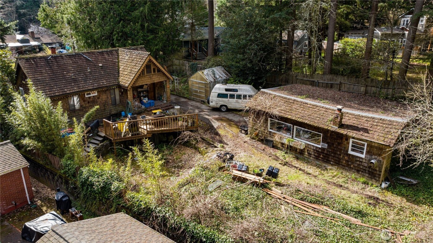 2552 NE 168th Street , Lake Forest Park, WA 98155